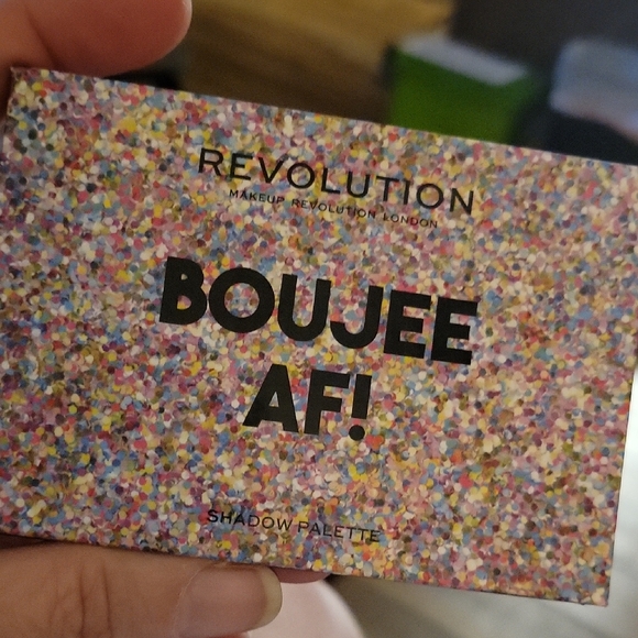 Revolution Boujee AF 6 Colorful Shadows Palette New In Box - Picture 2 of 4